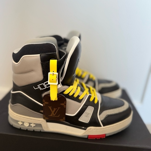 Louis Vuitton LIMITED EDITION LV Black and Gray High-Top Sneakers Virgil Abloh - Picture 4 of 16